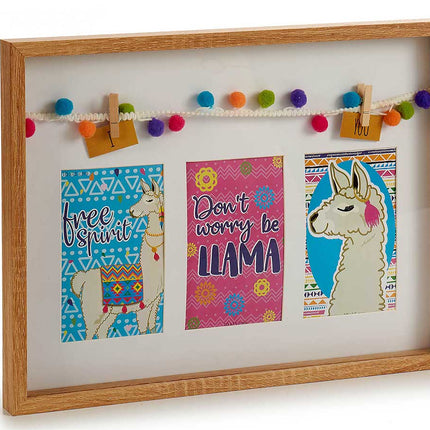 Marco Decorativo con Postales de Llama y Guirnalda de Pompones